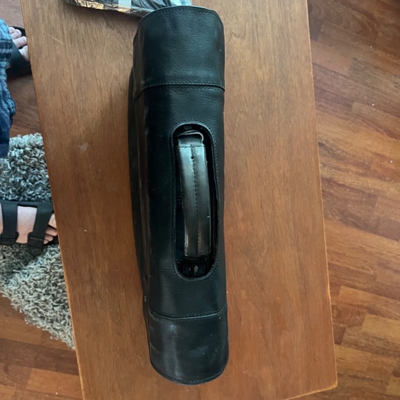 Kenneth Cole Reaction Leather Briefcase - Picture 3 of 6